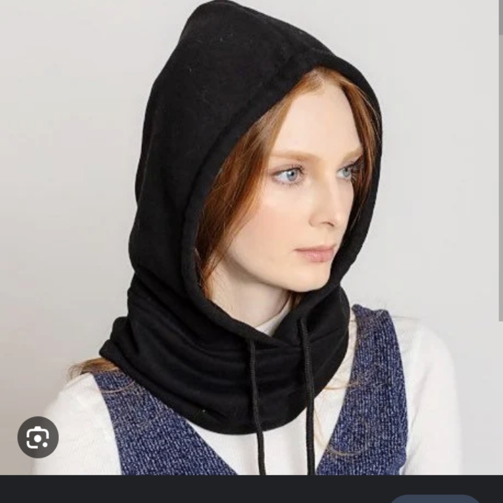 New !! Isotoner Black Hooded Scraf
